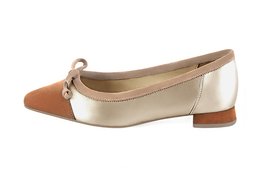 Camel beige and gold women's ballet pumps, with low heels. Square toe. Flat flare heels. Profile view - Florence KOOIJMAN